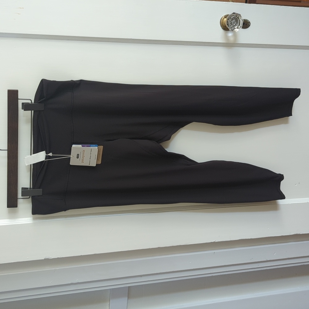 New with tags Patagonia women's black Maipo 7/8 length tights size XL